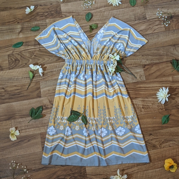 ♥Yellow Grey Floral Chevron Boho Style VNec - Picture 7 of 7
